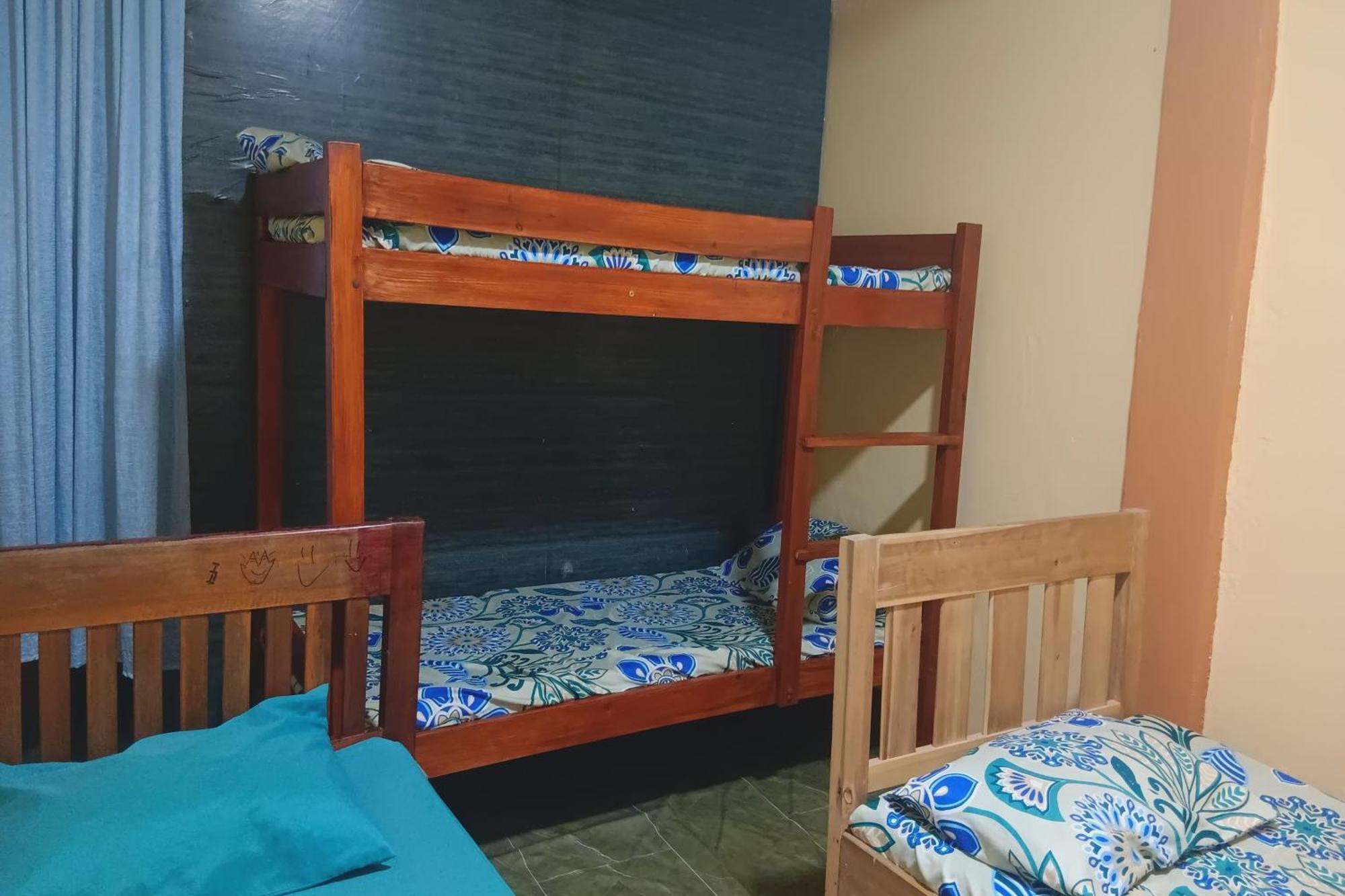Larosa Hostel Puerto Princesa Екстер'єр фото