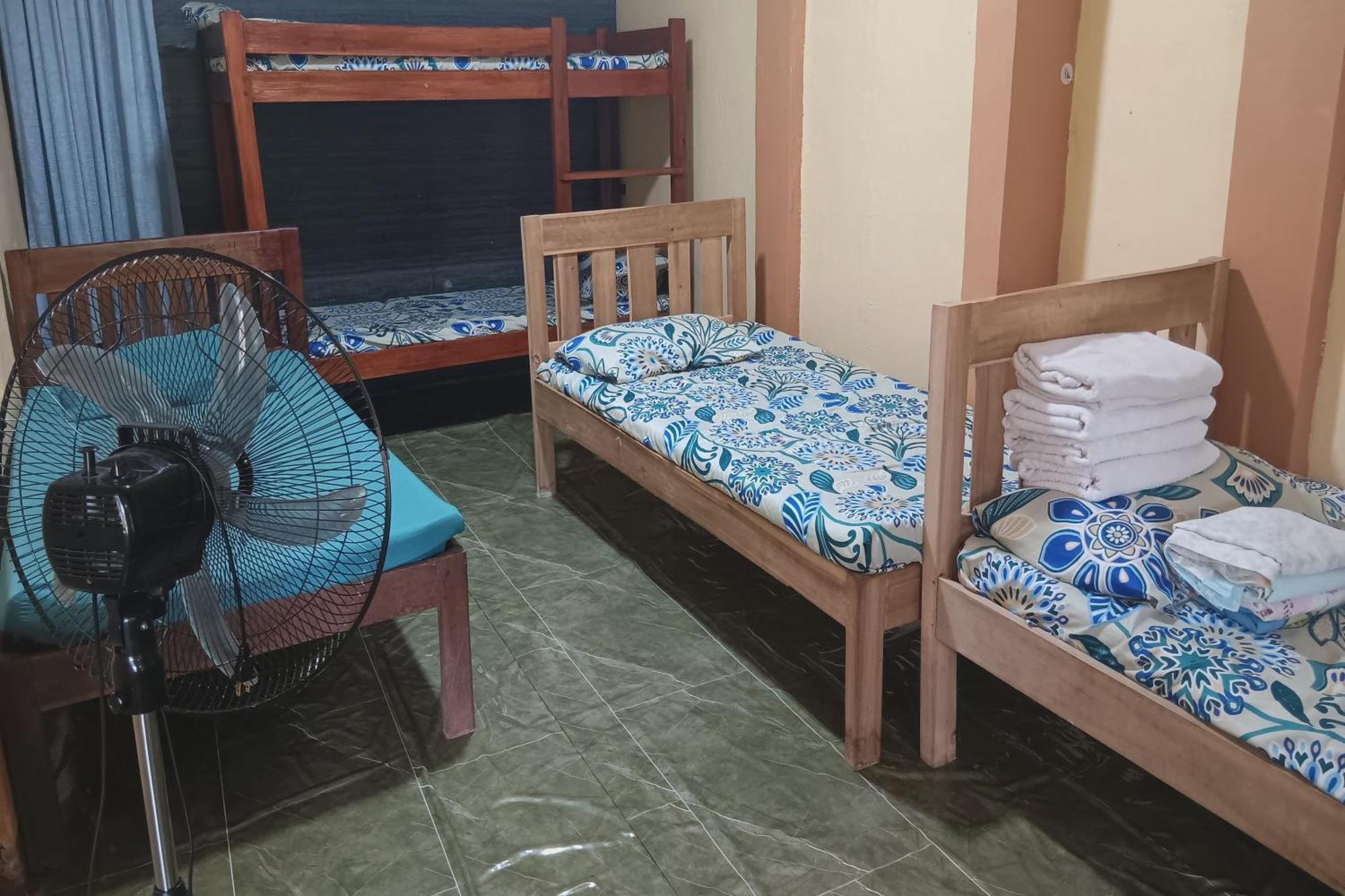 Larosa Hostel Puerto Princesa Екстер'єр фото