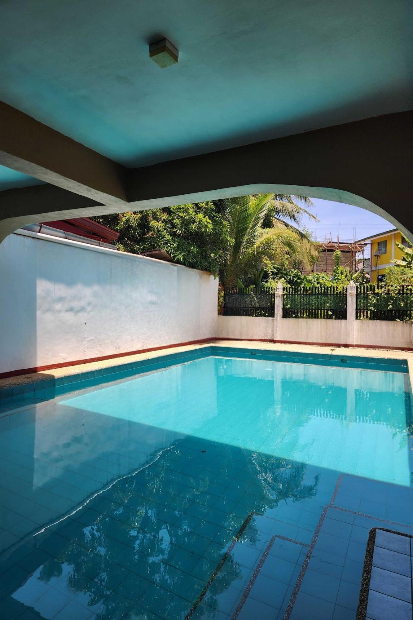 Larosa Hostel Puerto Princesa Екстер'єр фото
